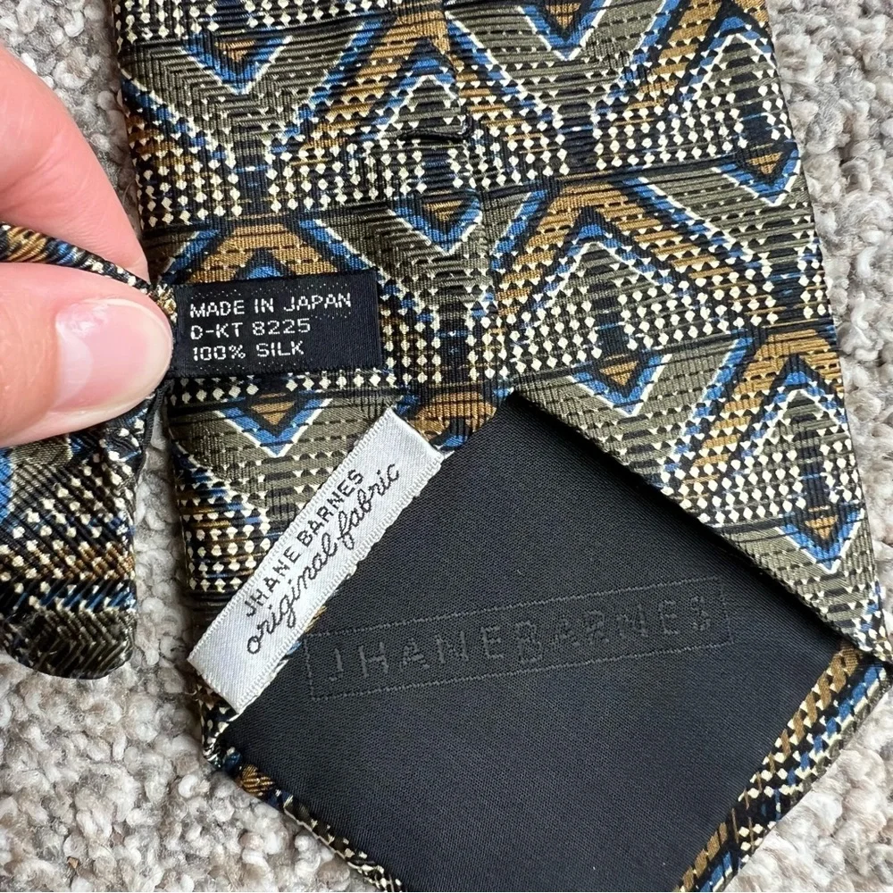 Jhane Barnes Geometric Olive/Blue 100%‎ Silk Tie, 57”